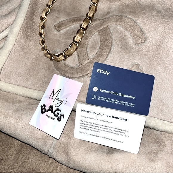 Chanel: Shearling Suede Sherpa CC Accordion Flap Chain Bag *RARE* - Picture 16 of 17